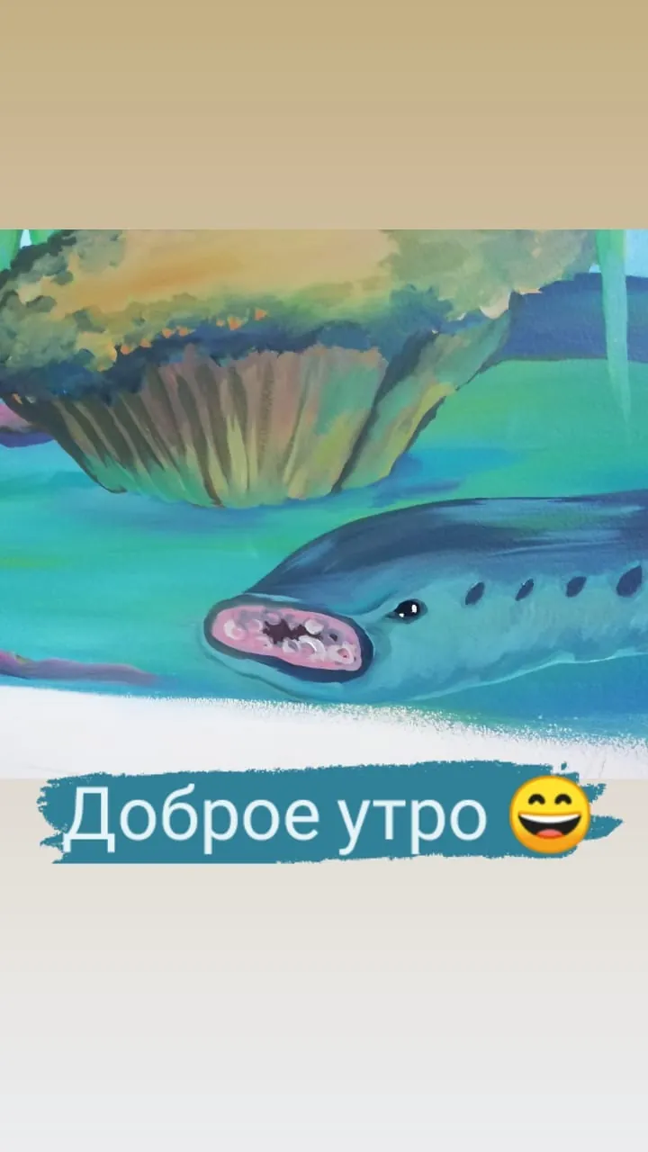 Кит и морские обитатели на стене школы