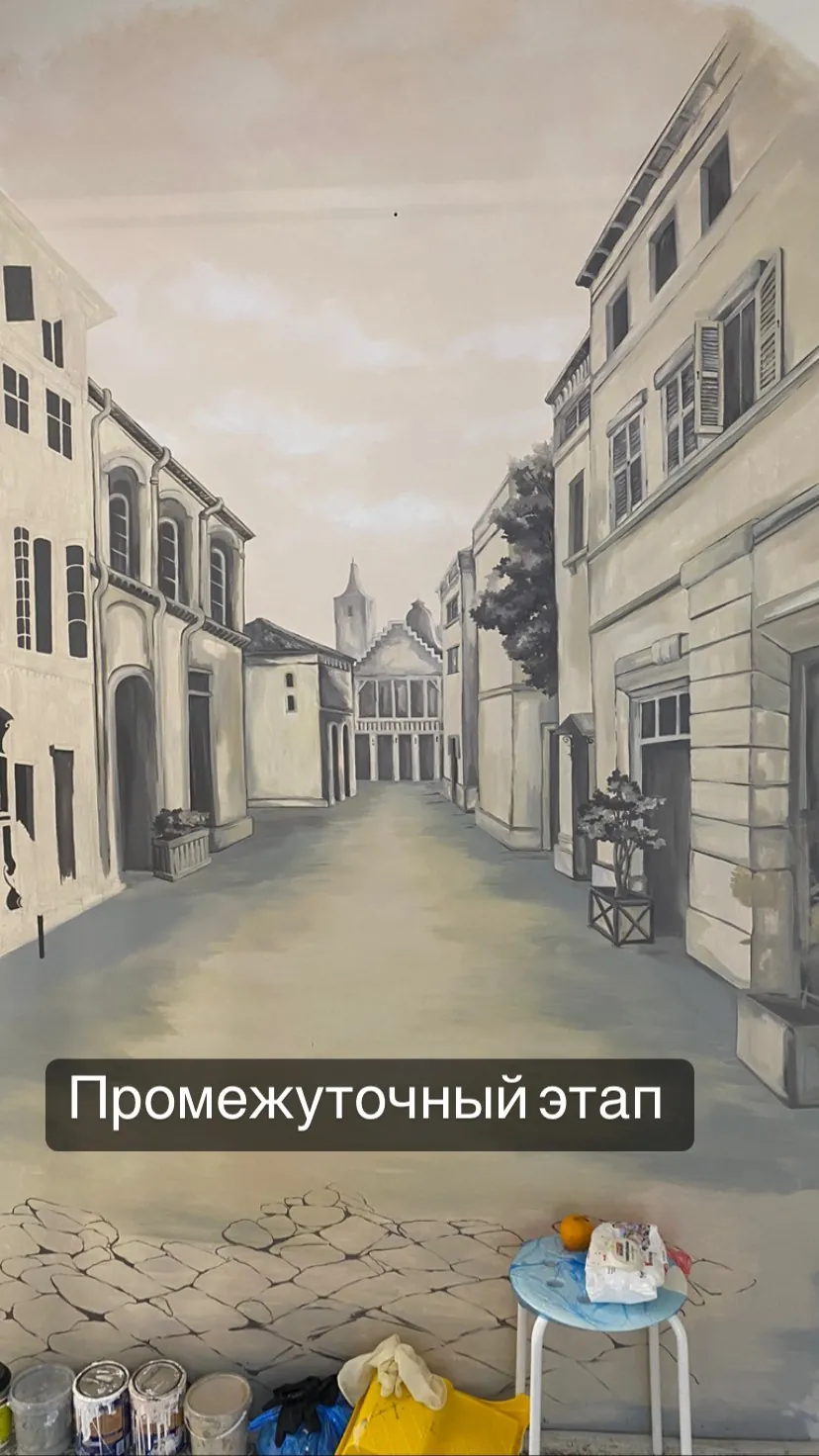 Итальянская улочка в серой гризайль-росписи