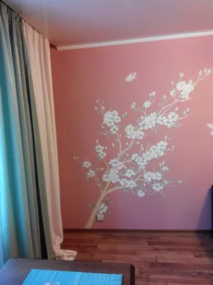 Деревья, цветущие ветки и завитки на стене: фото 3 из 6